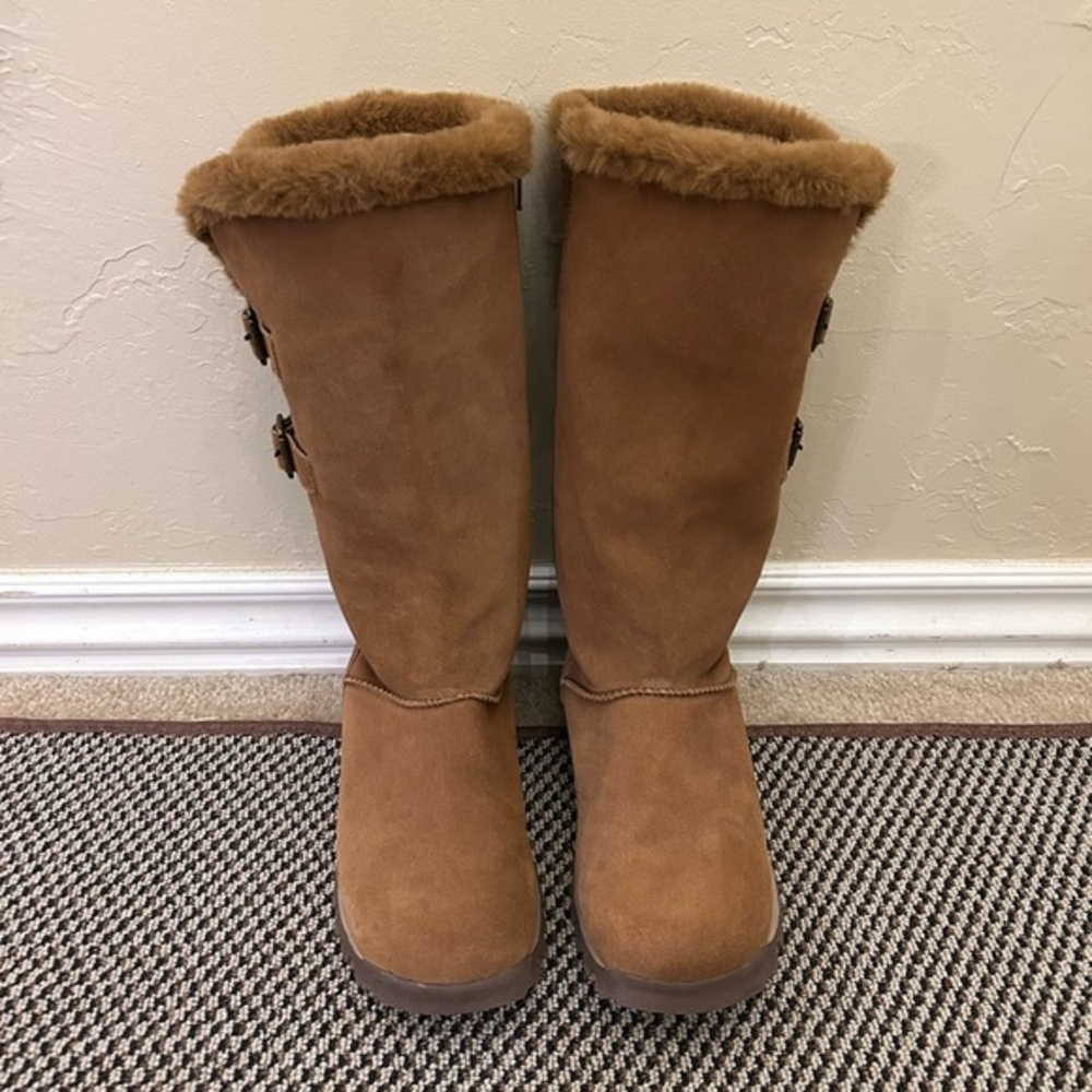 Skechers Winter Boots with Fur Lining and Toggle Closures Tan Size 10